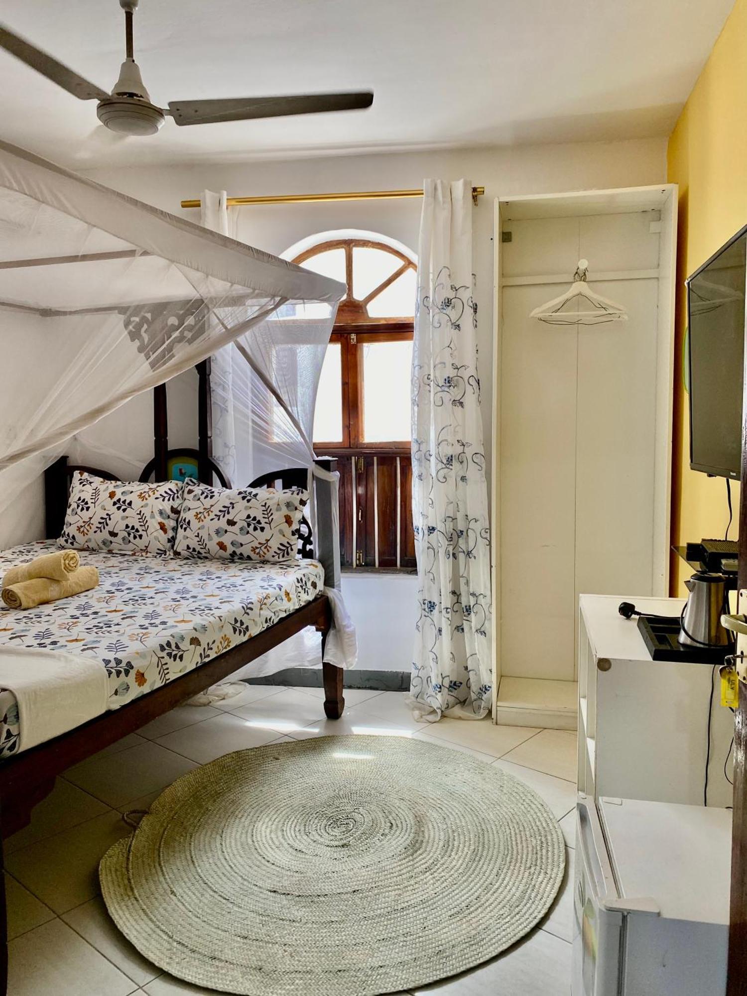 Kelele Square Bed and Breakfast Zanzibar Buitenkant foto
