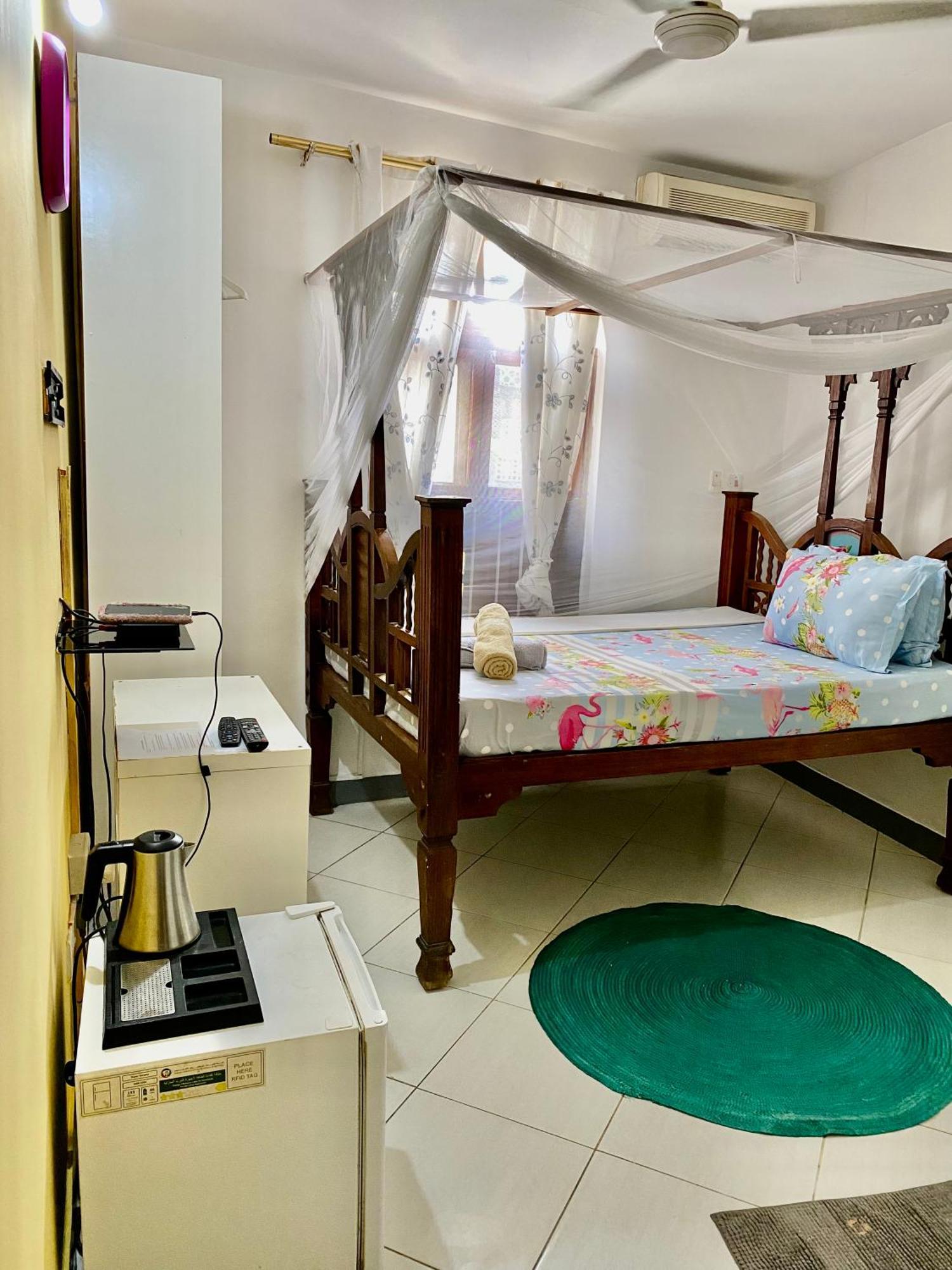 Kelele Square Bed and Breakfast Zanzibar Buitenkant foto